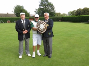 Richard Pearce PB Singles winner with Marker Peter Stokes and Terry Atkinson